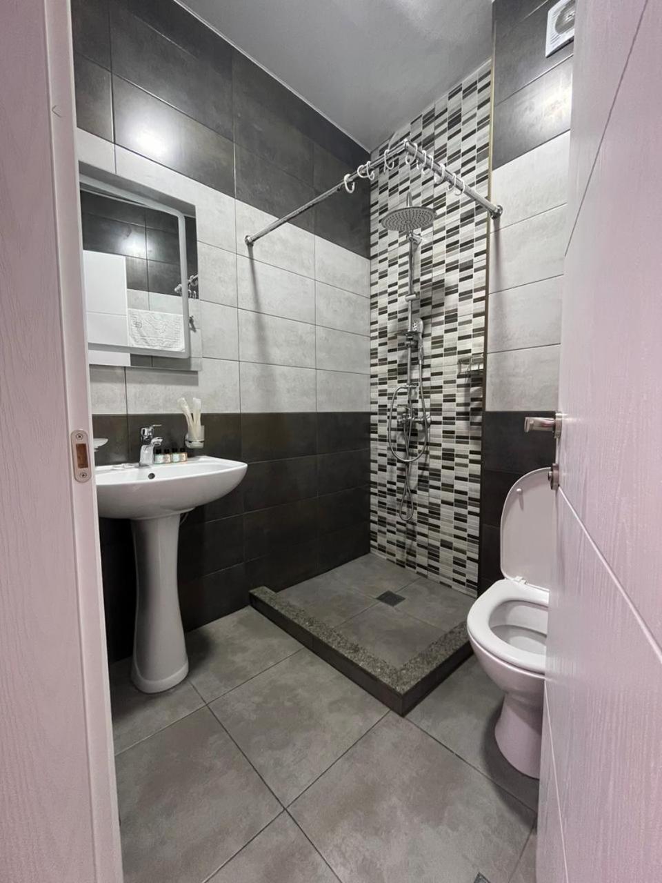 Mahali Hotel Batumi Esterno foto
