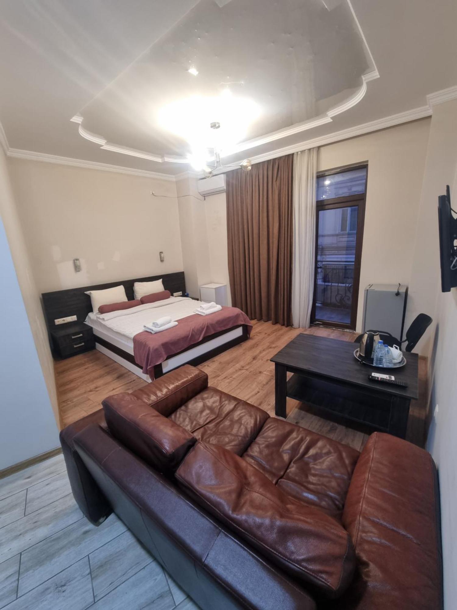 Mahali Hotel Batumi Esterno foto