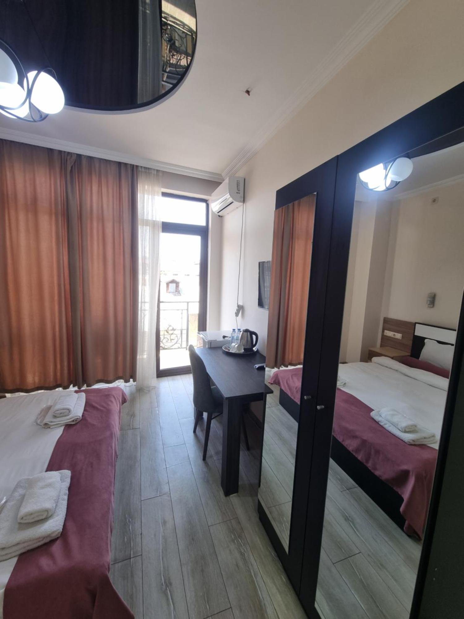 Mahali Hotel Batumi Esterno foto
